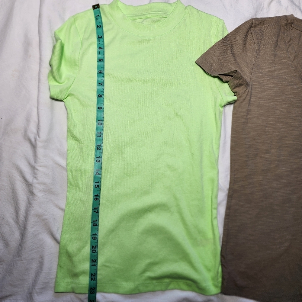 A New Day & Universal Thread Brown and Green V-Neck Women's T-Shirts Size XS - Picture 2 of 8